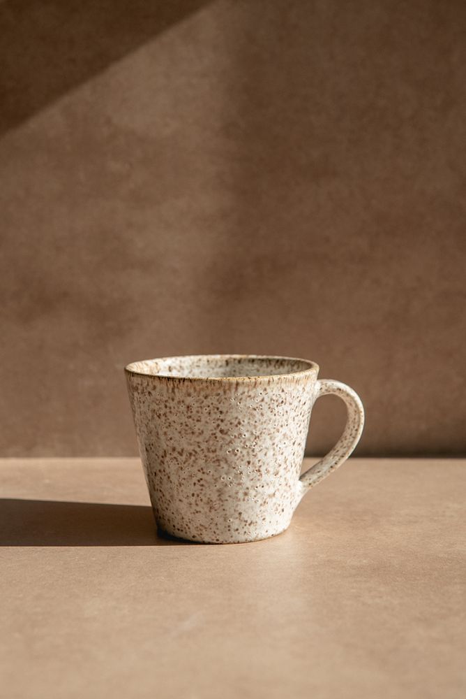 Кружка крапинка фактурная конус, бежевая / White Clay ceramics