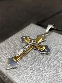 Крупный массивный крест из нержавеющей стали