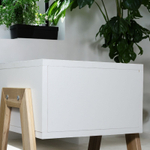 Тумба прикроватная Мунк в спальню и прихожую, с ножками из дуба, без ящика, белая