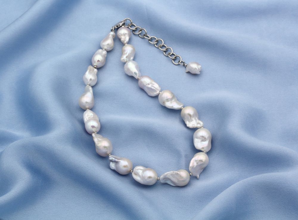 Роскошное колье из барочного жемчуга