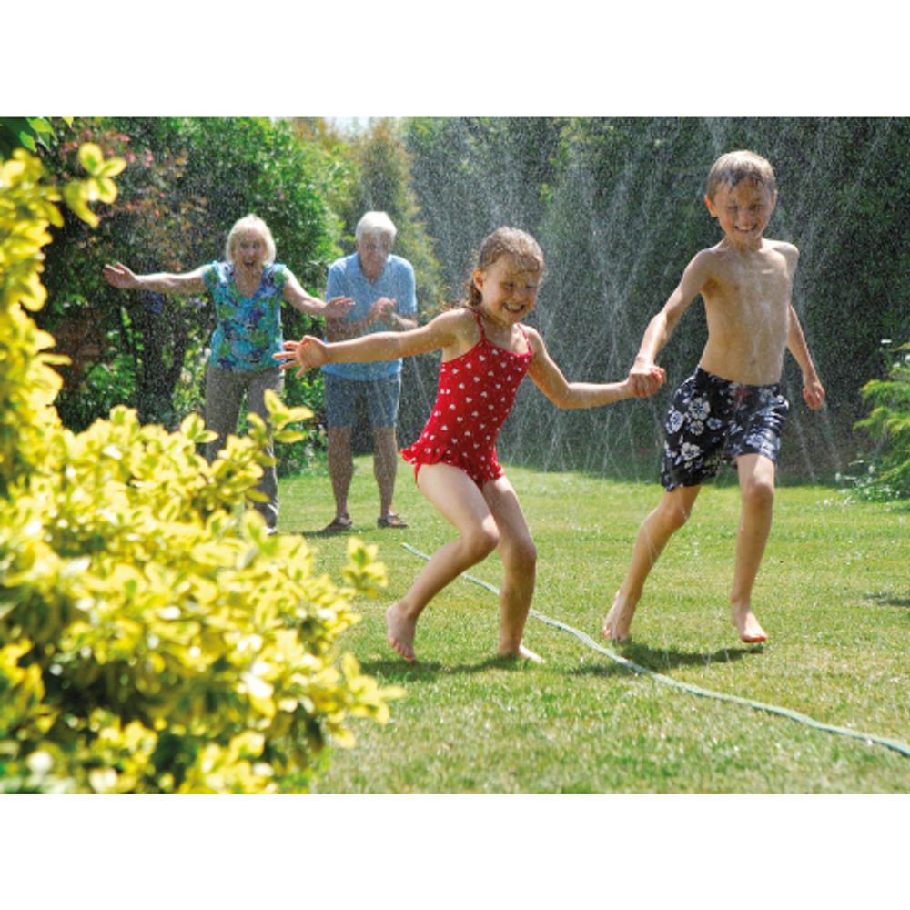 Шланг для полива HoZelock 6755 разбрызгивающий 7,5м с коннекторами | Шланги Green Apple