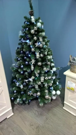 Елка Императрица заснеженная с шишками 365 см., мягкая хвоя, Triumph Tree (73087)