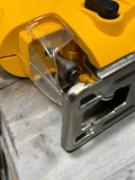 Лобзик DeWalt c лазером электрический