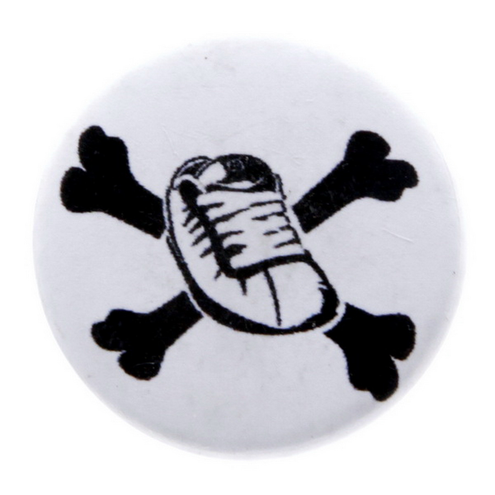 Значок Кед с костями (075)