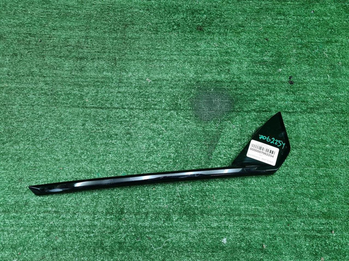 Накладка переднего бампера правая Zeekr 001 21-нв