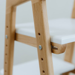 Растущий стул: натуральный дуб, белое сиденье