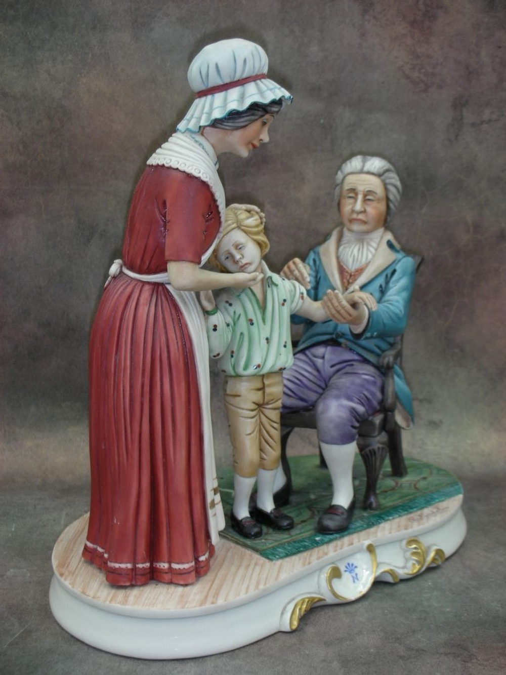 Статуэтка. Фарфор. Эдвард Энтони Дженнер английский врач. Capodimonte. Италия