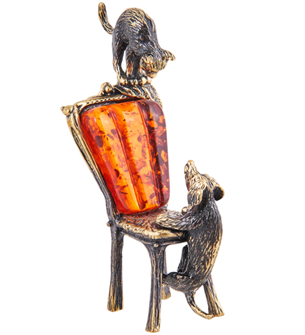 AM-3715 Фигурка «Собака Такса и Кот на стуле» (латунь, янтарь)