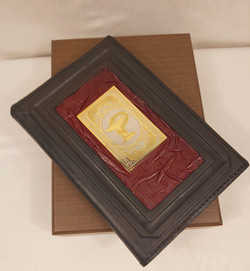 Ежедневник "Подарок медику" (златоустовская гравюра) из натуральной кожи со съемной обложкой в футляре