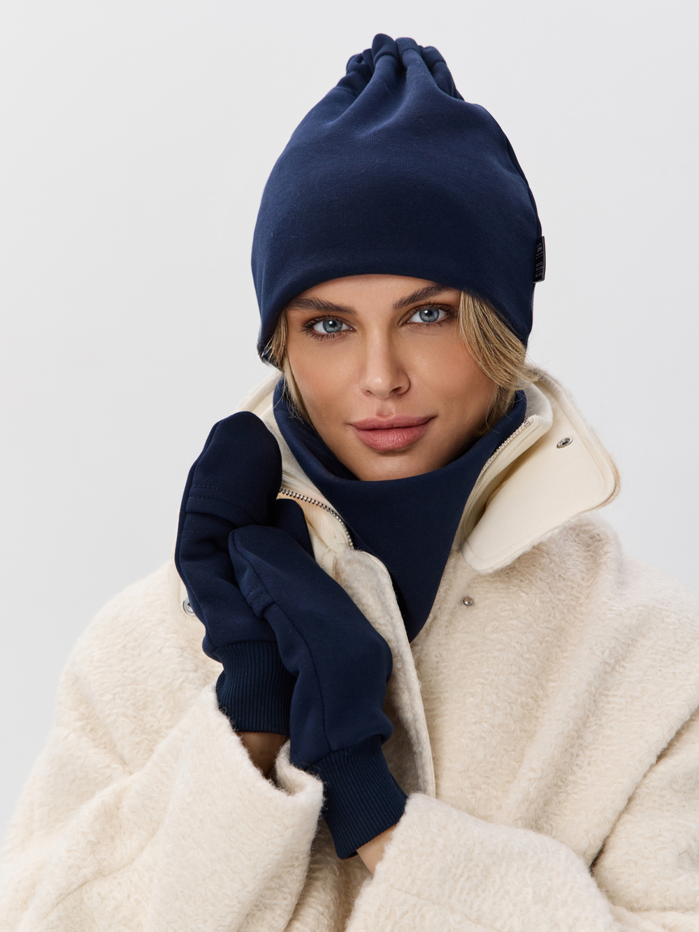 Комплект с начесом: снуд, варежки, шапка