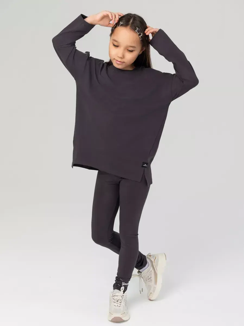 Спортивный костюм для девочки на весну с леггинсами