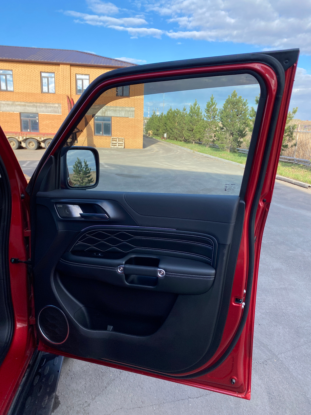 TANK 300 City Premium 2.0 8AT 4WD
