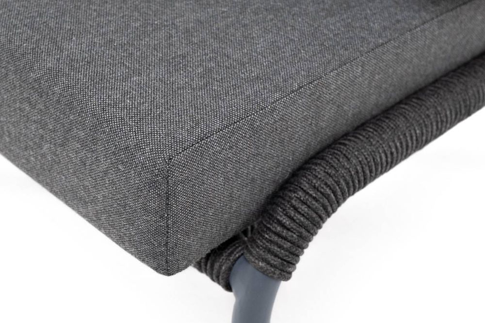 "Милан" кресло плетеное из роупа, каркас алюминий темно-серый (RAL7024) муар, роуп темно-серый круглый, ткань темно-серая 027