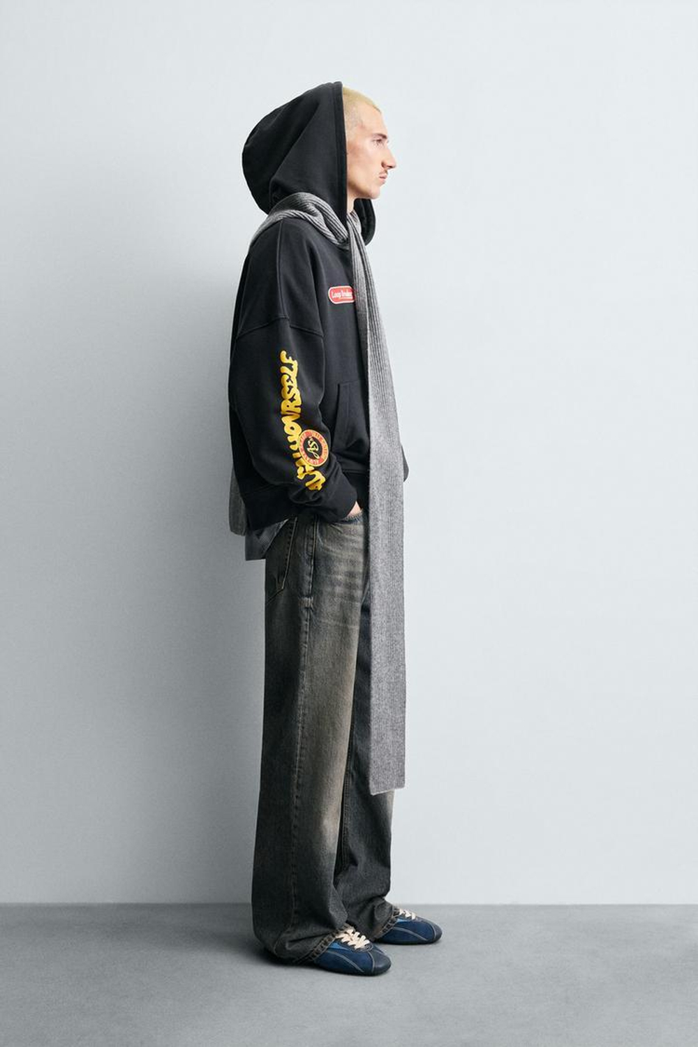 ZARA ТОЛСТОВКА С КОМБИНИРОВАННЫМИ НАШИВКАМИ, ЧЕРНЫЙ