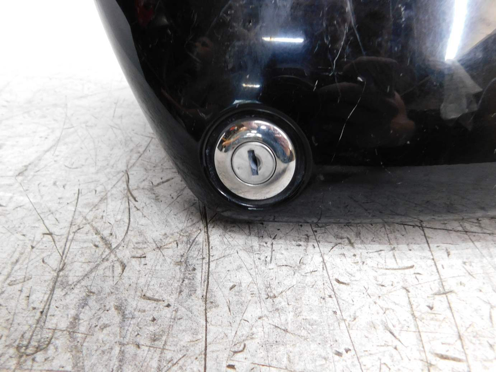 пластик боковой левый Suzuki Boulevard 400 VK55 47211-41F0