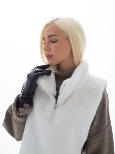 Белая манишка из эко-меха на молнии