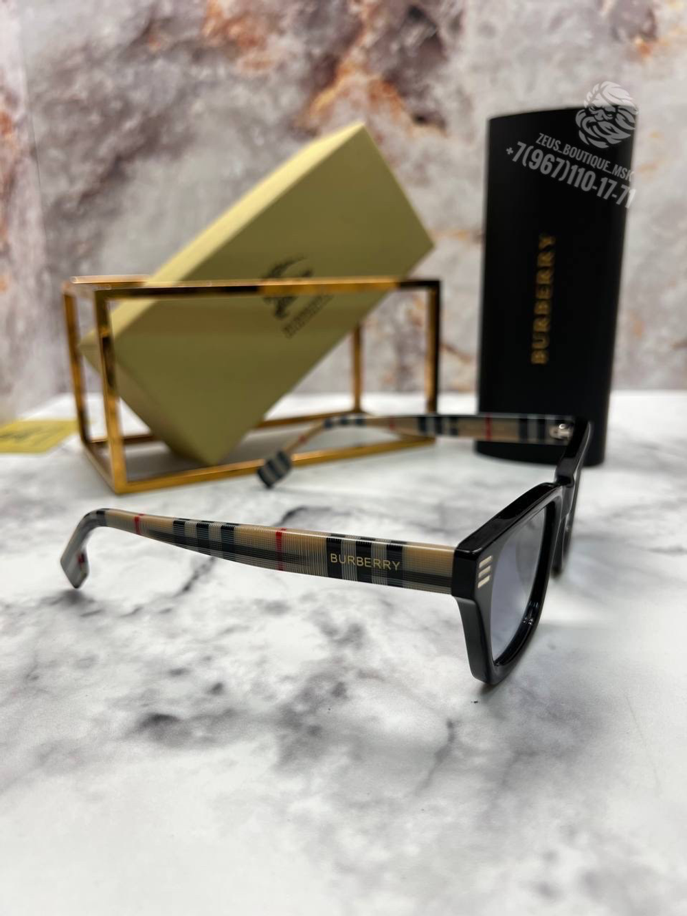 Солнечные очки Burberry