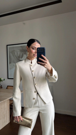 Костюм с жакетом со стойкой воротником и брюками клеш