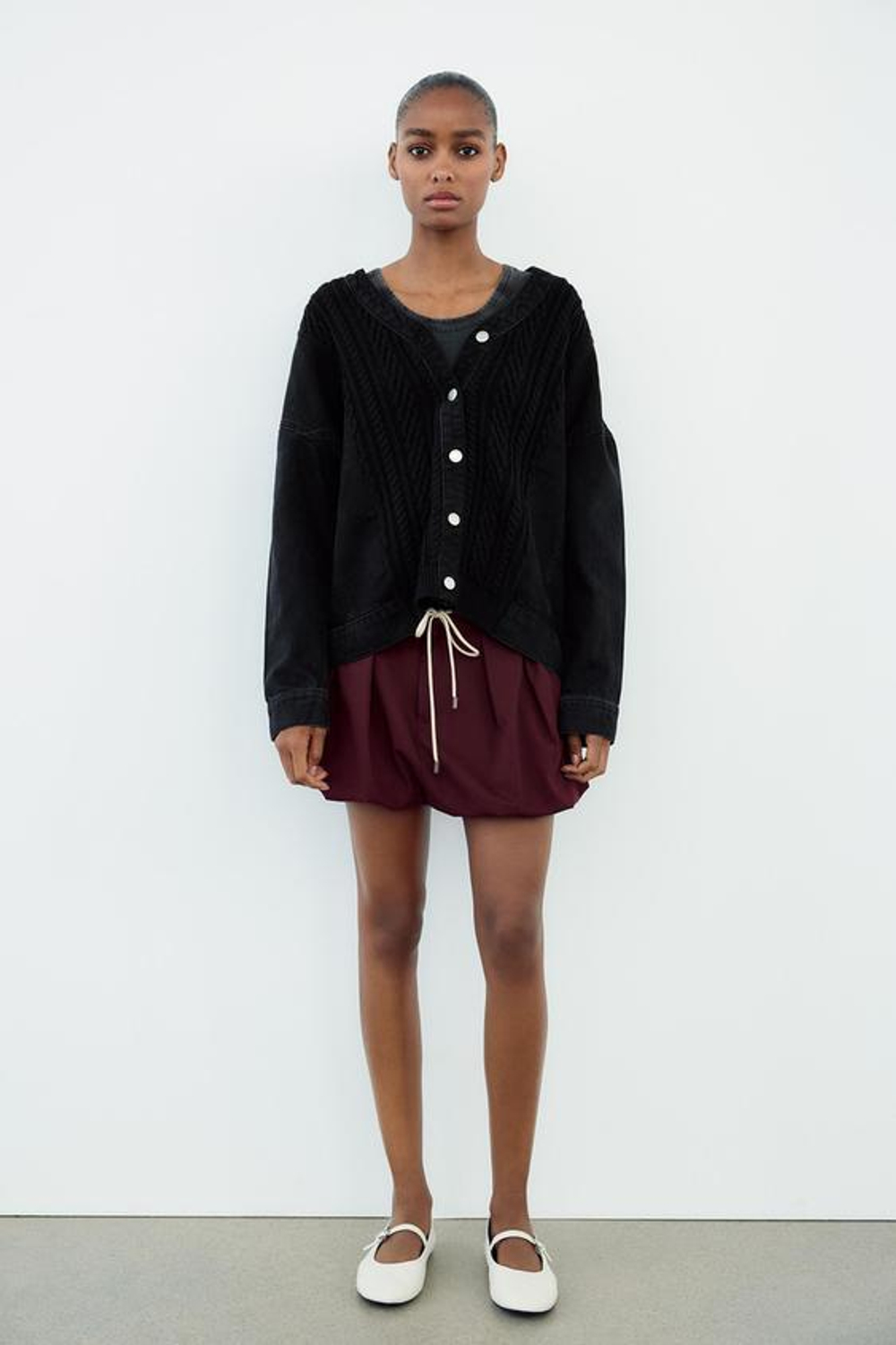 ZARA КАРДИГАН C ДЖИНСОВЫМИ ДЕТАЛЯМИ, ЧЕРНЫЙ