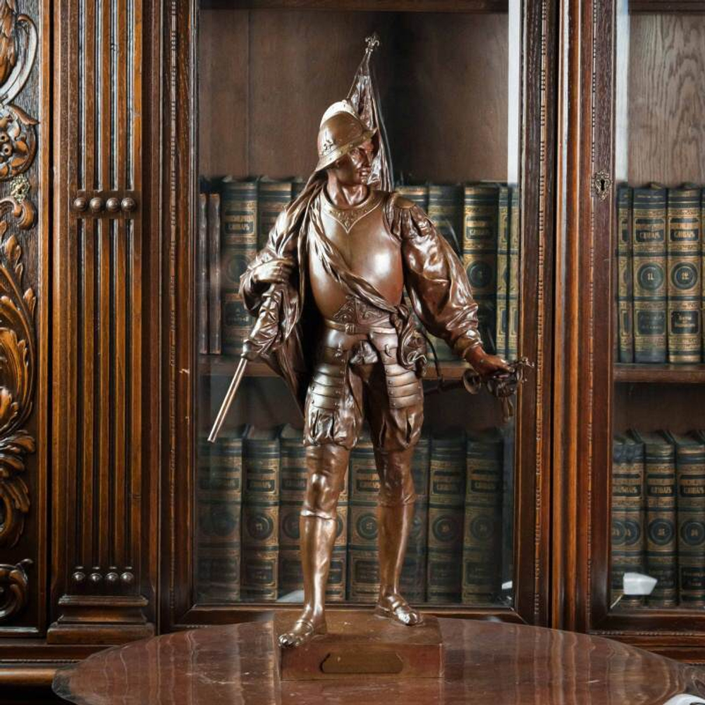 Бронзовая скульптура «LE PORTE-ÉTENDARD» («Знаменосец»)