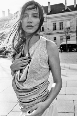 ZARA АСИММЕТРИЧНЫЙ ТОП СО СБОРКАМИ, СЕРЫЙ МЕЛАНЖ