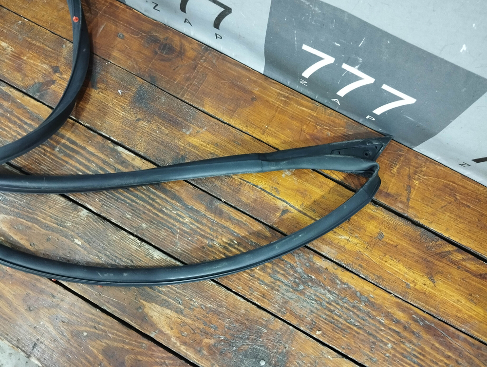 Уплотнитель двери передней левой Chery Tiggo 4 Pro 20-нв Б/У Оригинал 554001474AA