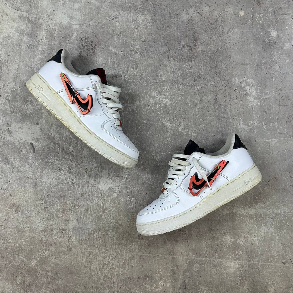 Nike Air Force 1 Low Carabiner Swoosh