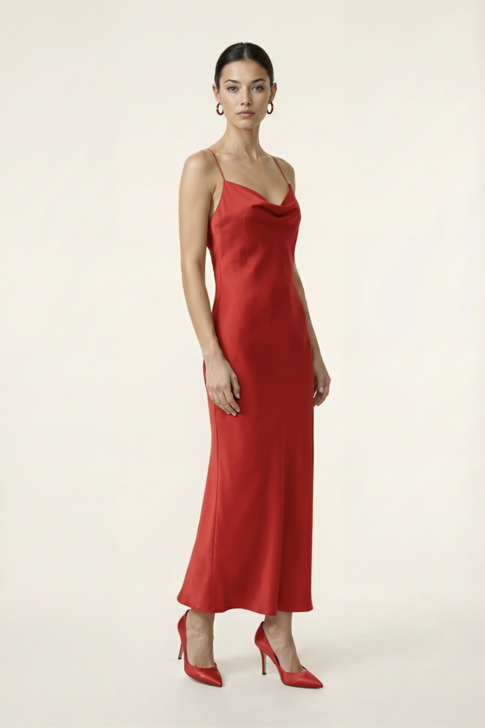 Платье комбинация с открытой спиной из атласа