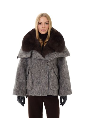 Серый шерстяной пуховик с меховым воротником