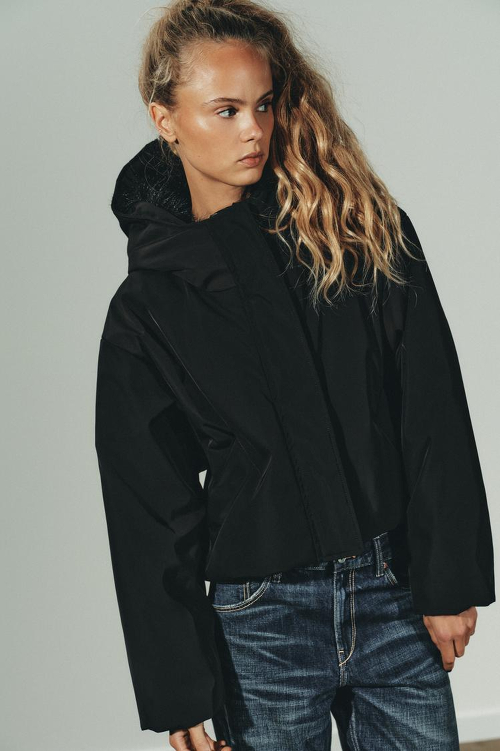 ZARA СТЕГАНАЯ ВЕТРОЗАЩИТНАЯ КУРТКА WATER REPELLENT С КАПЮШОНОМ И МЕХОМ, ЧЕРНЫЙ