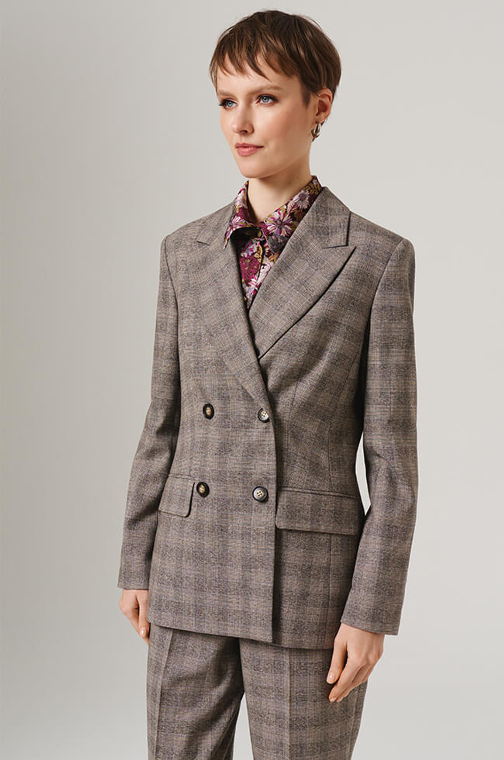 1889 Жакет женский (бежево-коричневая клетка)