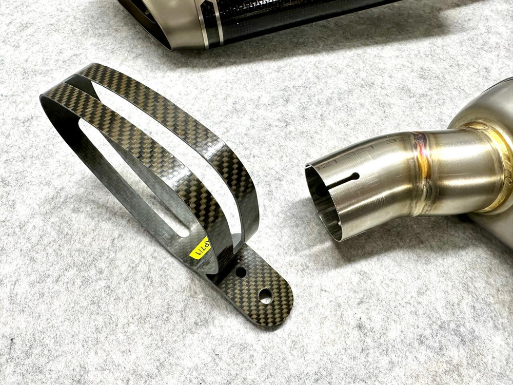 Akrapovic Выхлопная система Slip-On Line (Carbon) BMW F 900 R / XR (2020 - ) S-B9SO2-APC