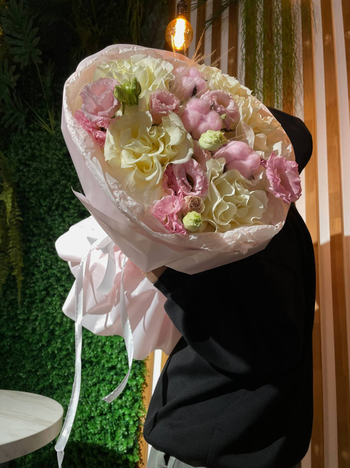 Букет "Розы с эустомой" французские розы, эустома