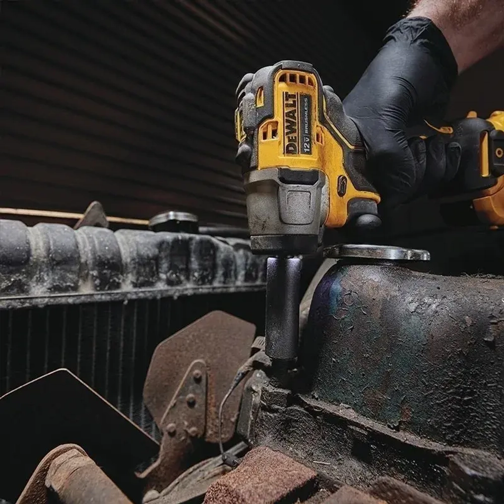 DeWalt DCF902D2 аккумуляторный гайковерт (2 x 2 Ач, ЗУ)