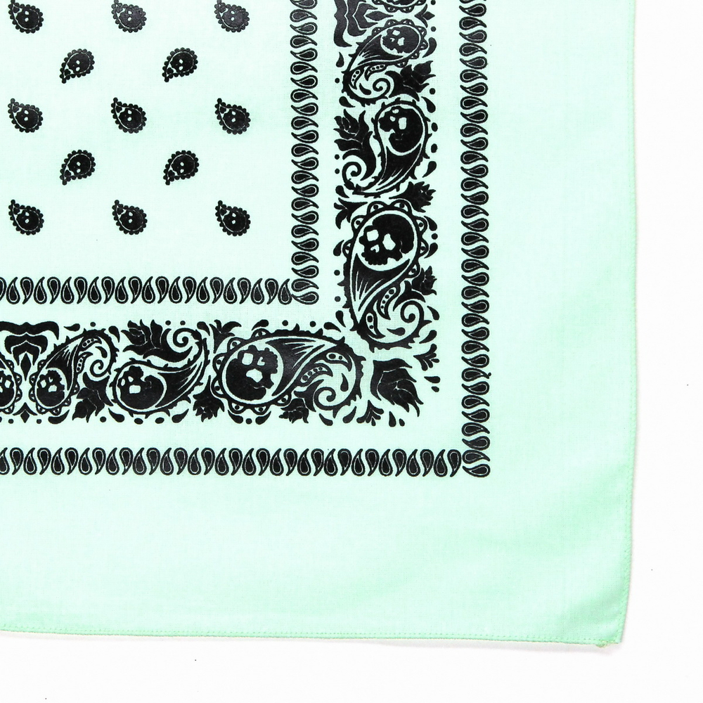 Бандана Фисташковая с черепами в огурцах