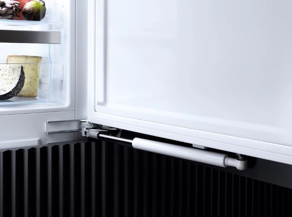 Встраиваемая морозильная камера Miele FNS 7770 E