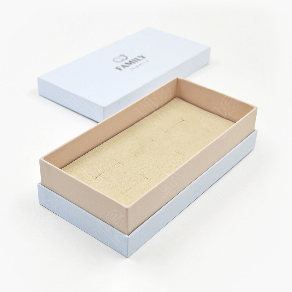 Футляр картонный под кольцо 160x80x40 мм с ложементом из поролона.