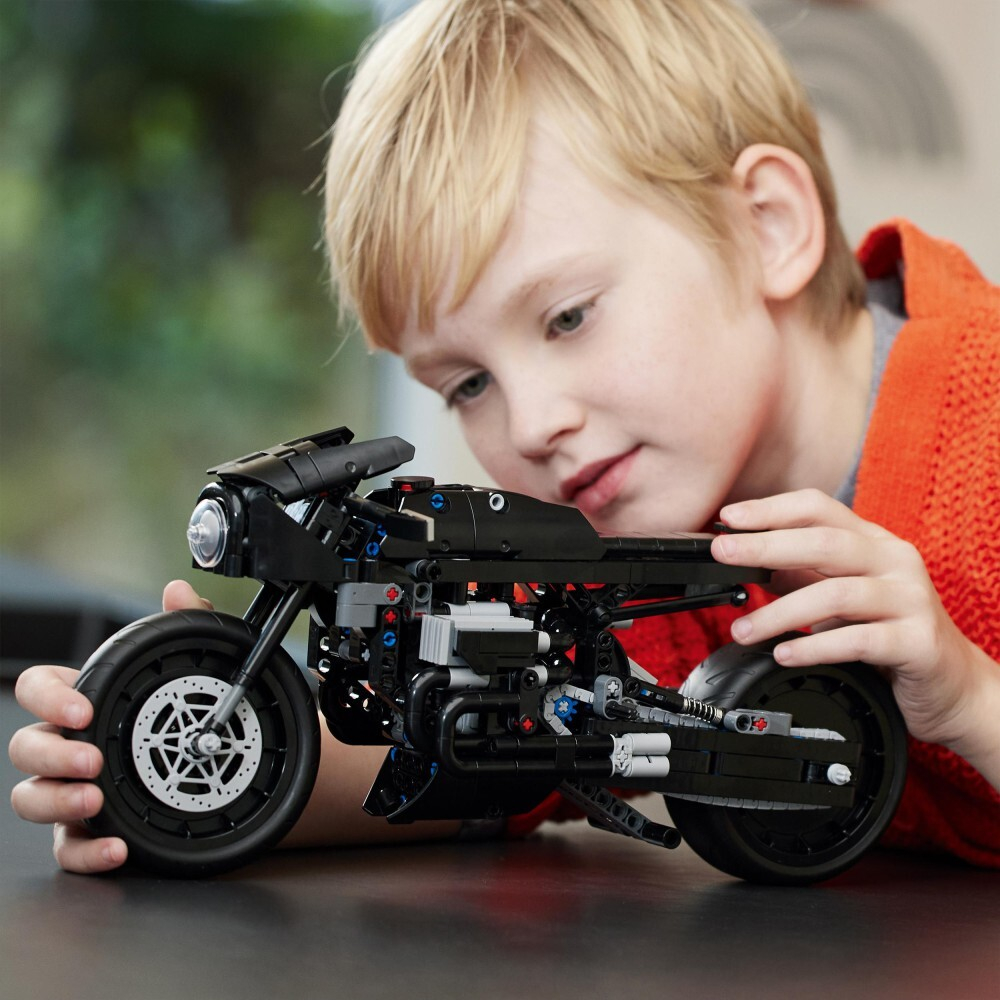 LEGO Technic - БЭТМЕН - БЭТМОТОР 42155