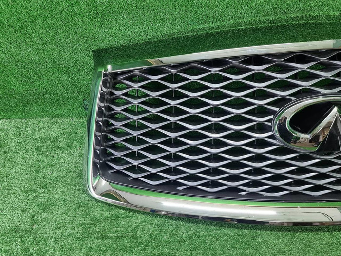Решетка радиатора Infiniti QX80 (2017-2020)