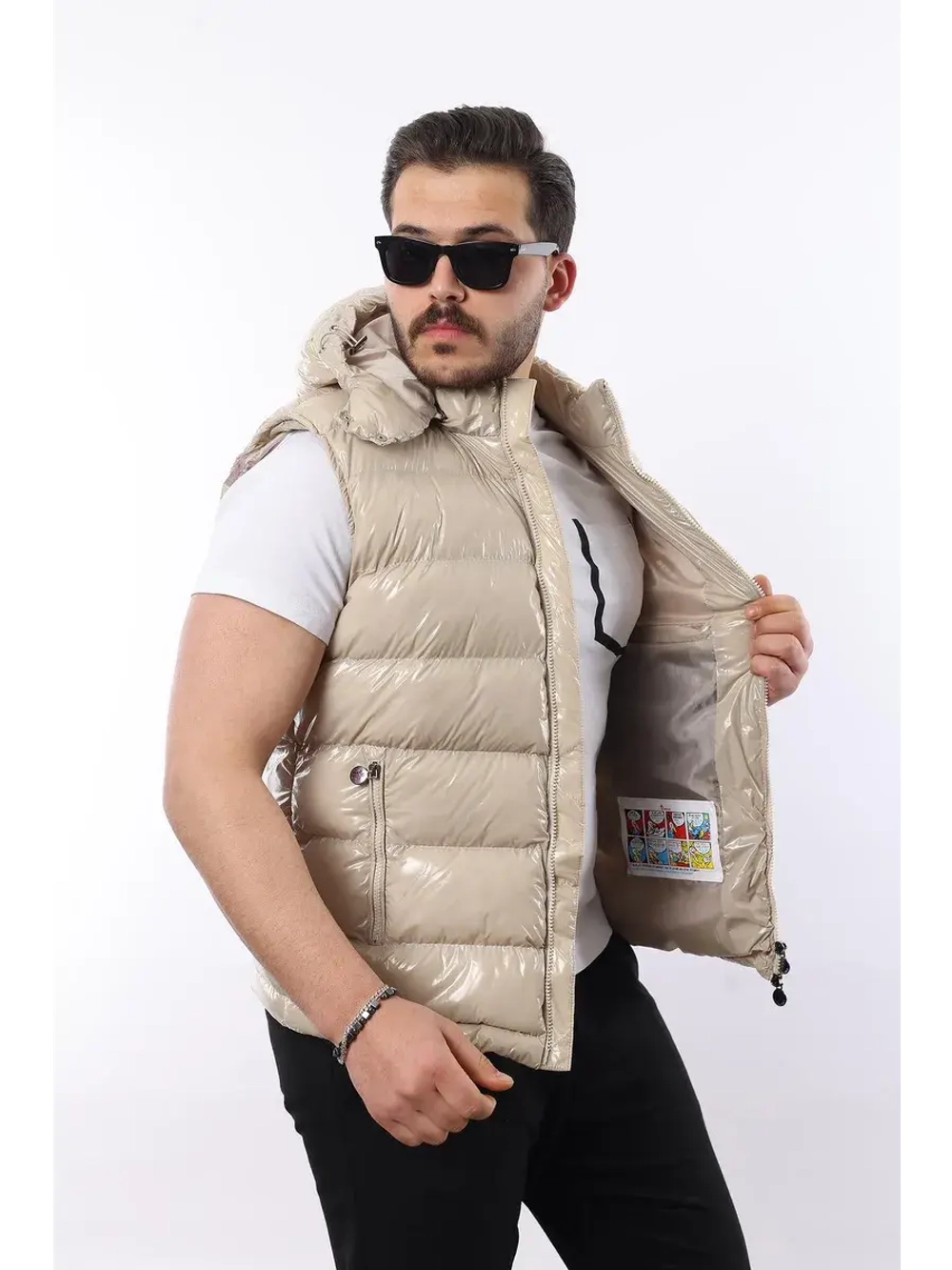 Жилет с капюшоном безрукавка утепленная