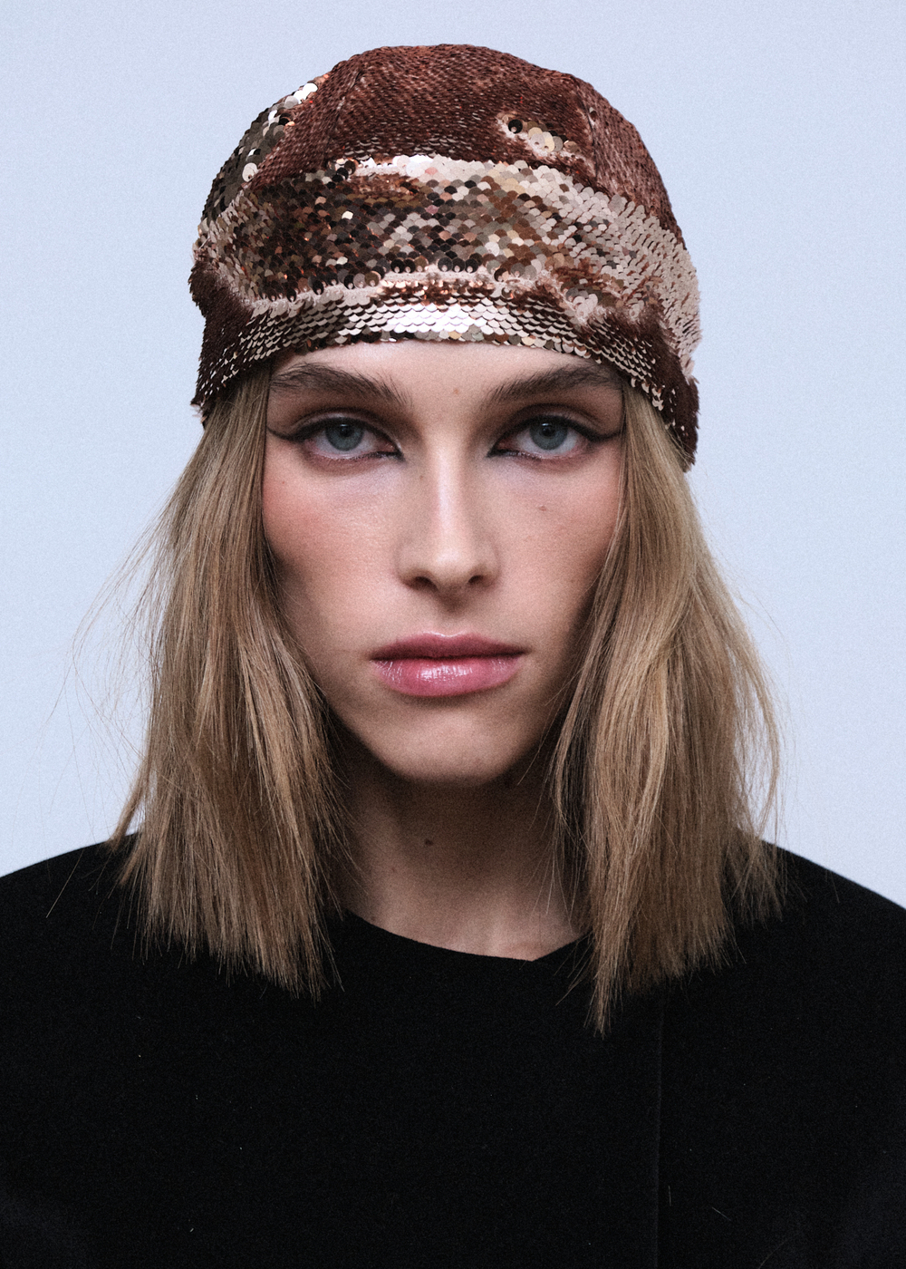 Шапочка с пайетками