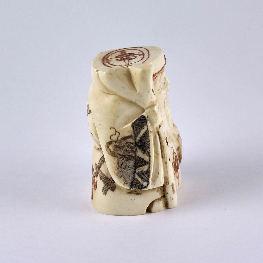 Нэцкэ Дзюродзин с посохом и веером