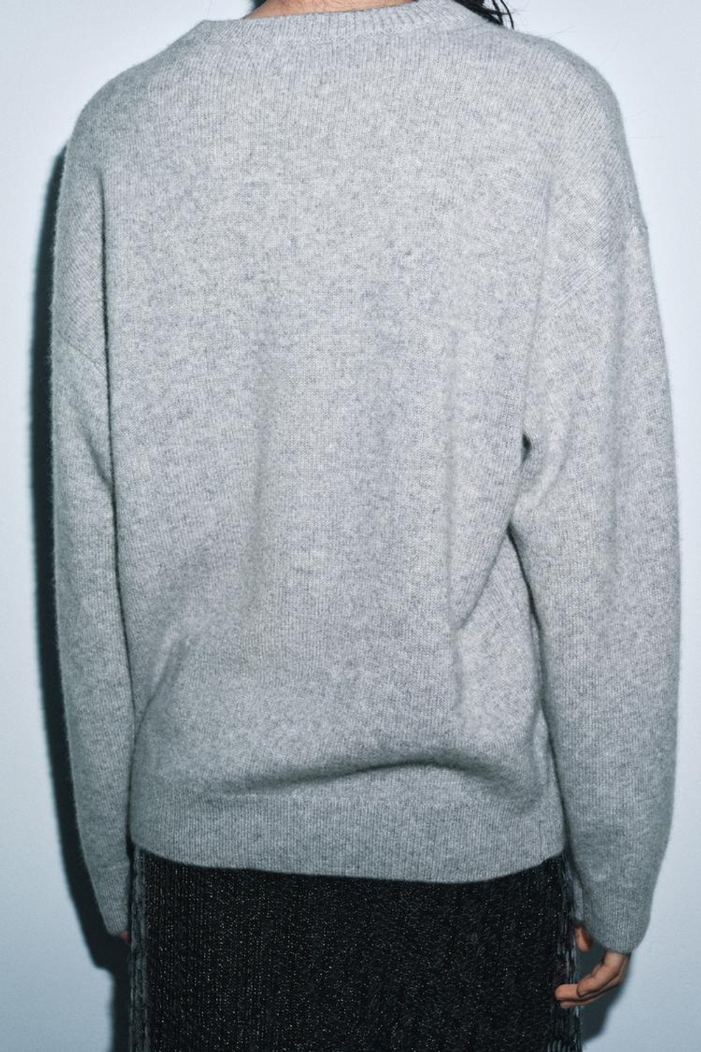 ZARA СВИТЕР С ДЛИННЫМИ РУКАВАМИ И КРУГЛЫМ ВЫРЕЗОМ, СВЕТЛО-СЕРЫЙ