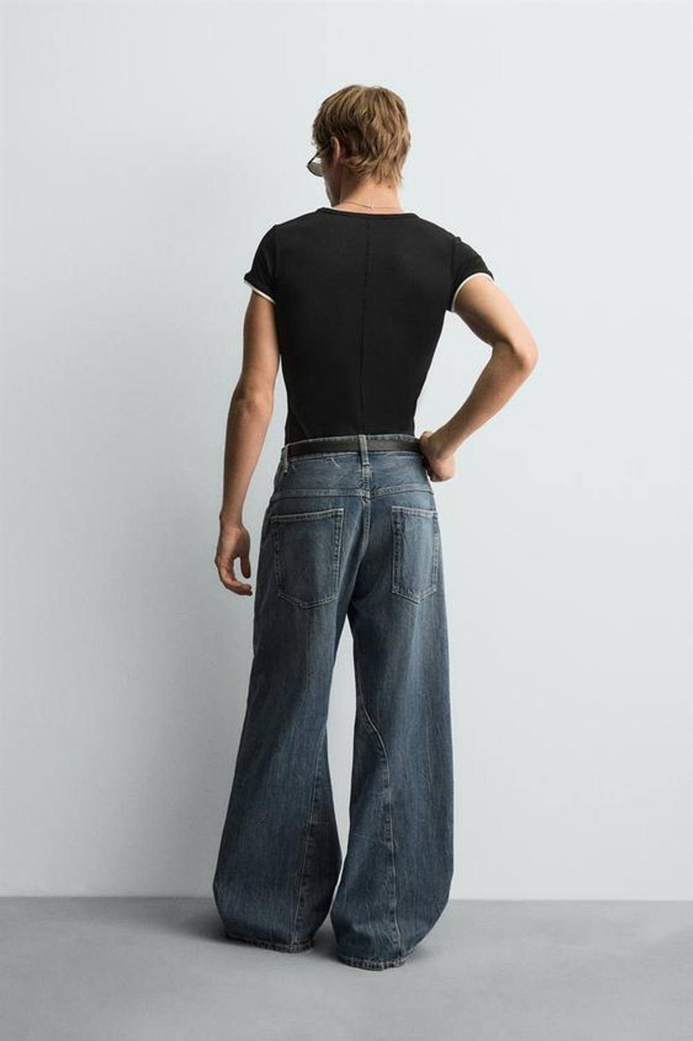 ZARA ДЖИНСЫ СВОБОДНОГО КРОЯ С ПЕРЕКРУЧЕННЫМ ШВОМ, ВЫЦВЕТШИЙ СИНИЙ