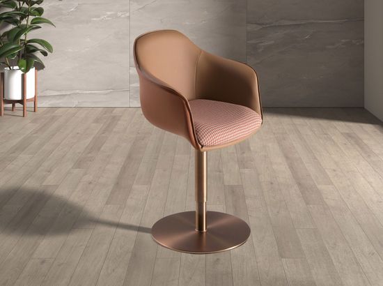 Поворотный стул 4235 из терракотово- бежевой ткани и коричневой экокожи