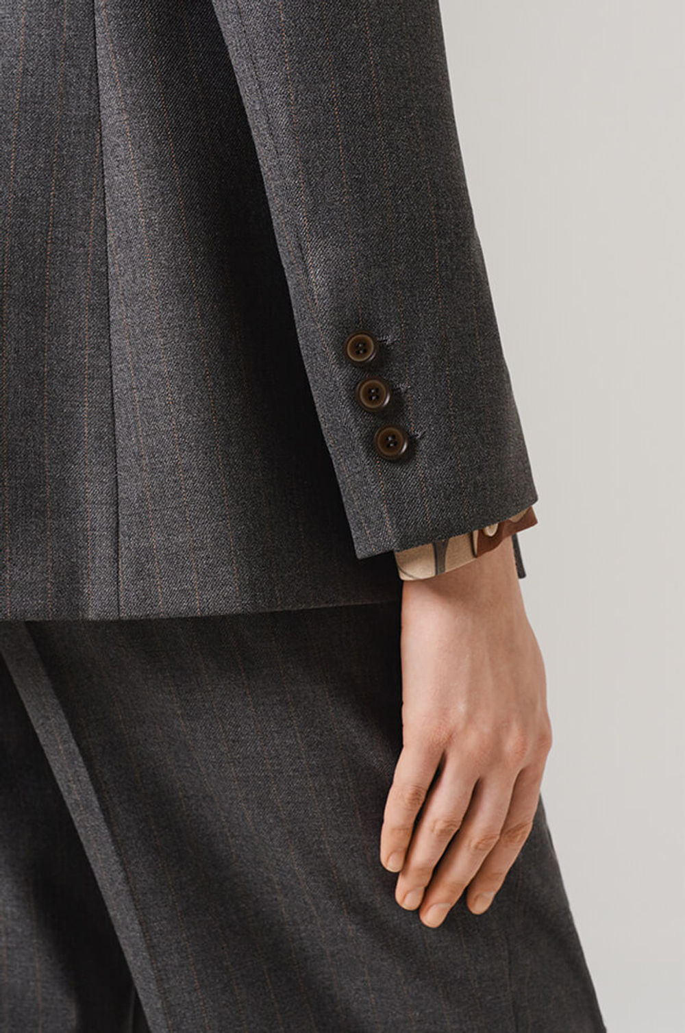 1896 Жакет женский (темно-серый полоска)