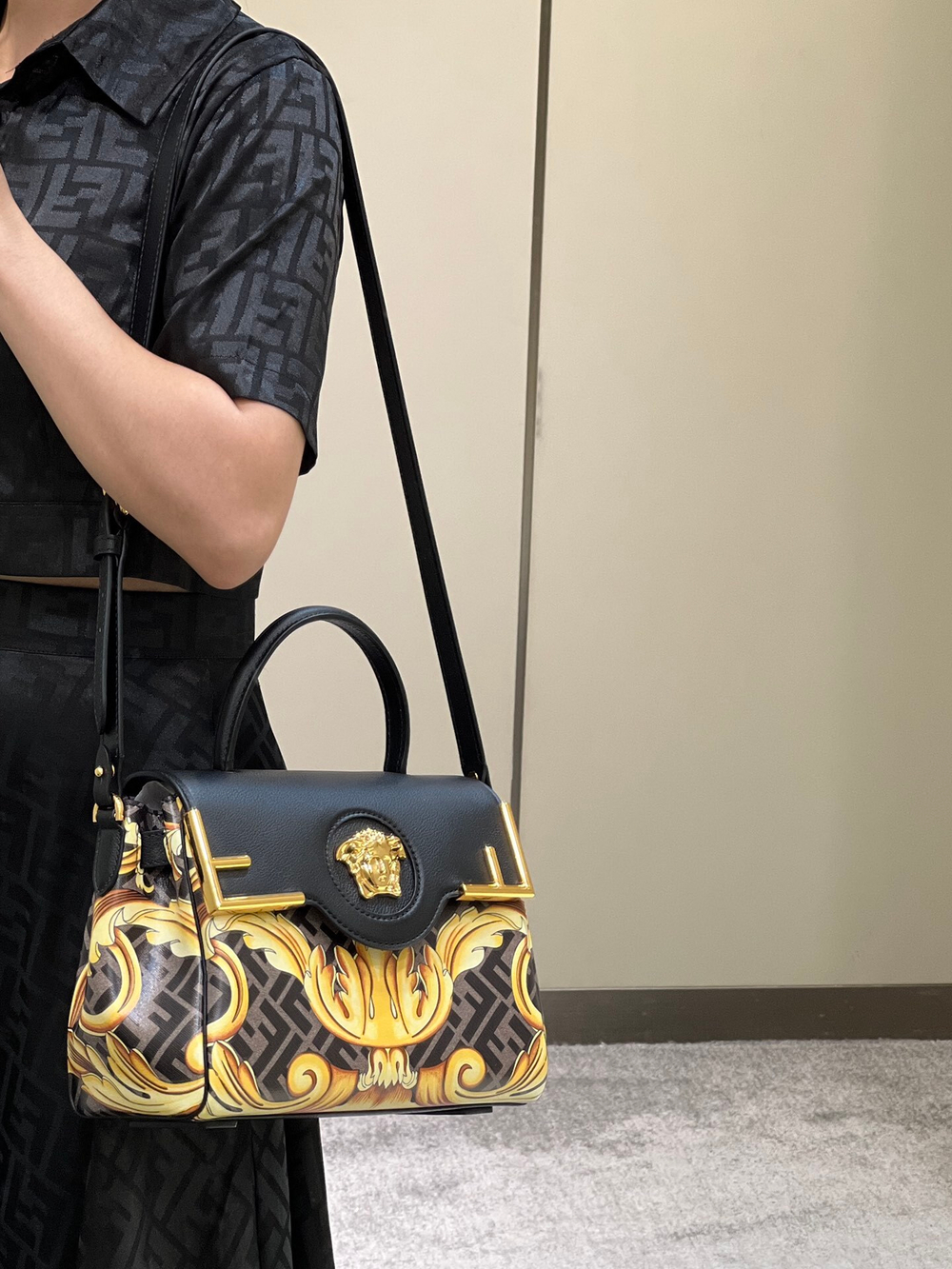 Fendi Versace Medusa 25 cm