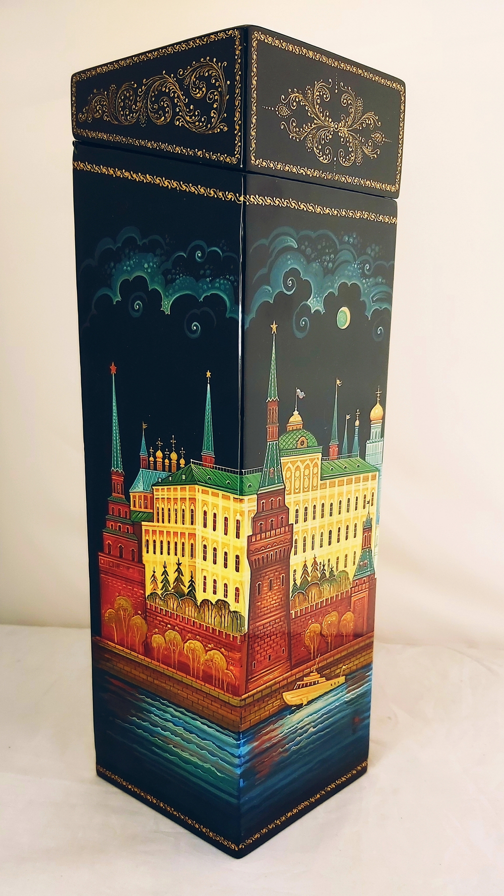 Футляр подарочный для бутылки "Москва Златоглавая" (Ручная роспись Палех)