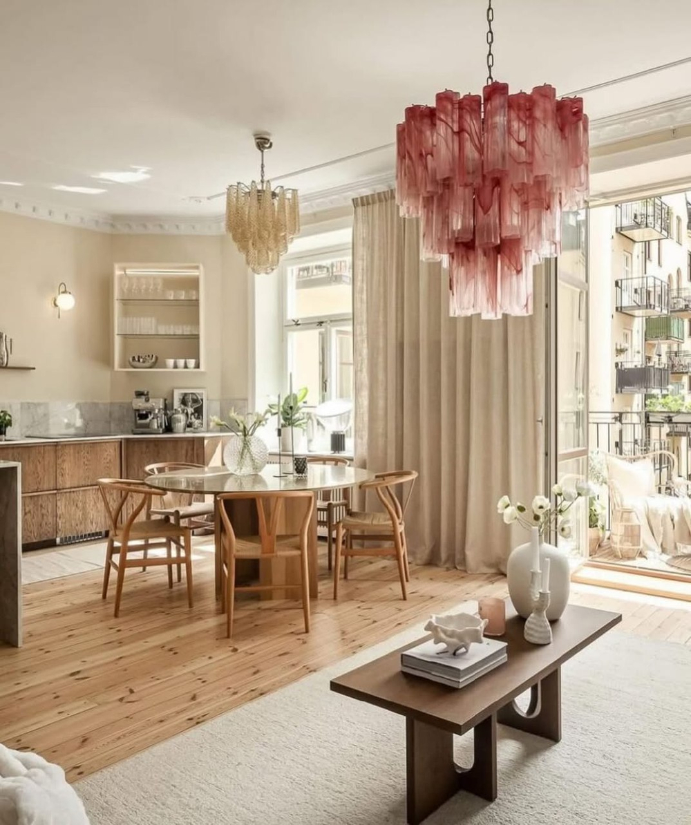 Стильная люстра из розового стекла ✨