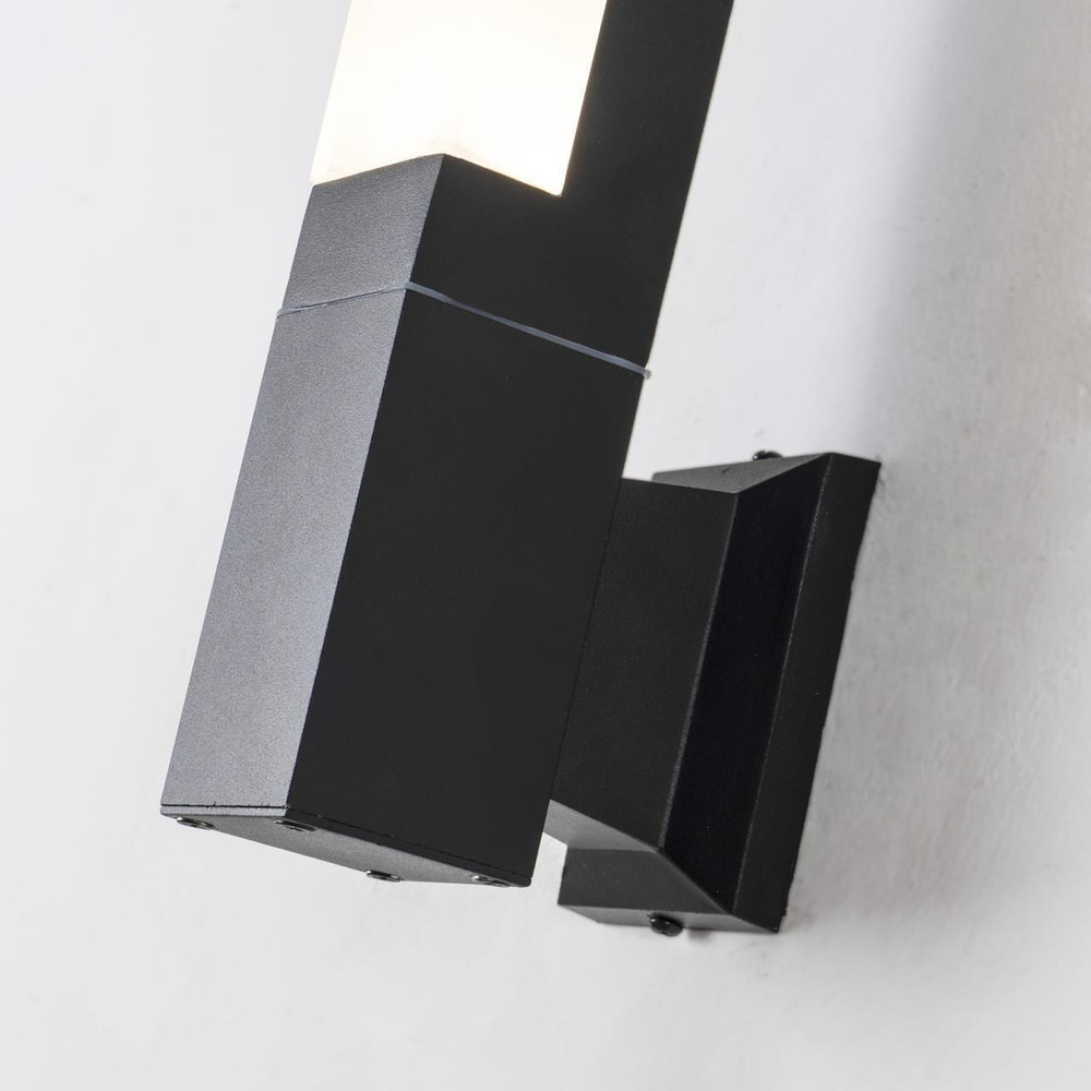 Уличный настенный светодиодный светильник Favourite Pillar 2861-1W